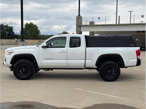 Super White 2017 Toyota Tacoma SR5