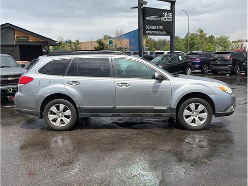 Graphite Gray Metallic 2010 Subaru Outback 2.5 i Limited
