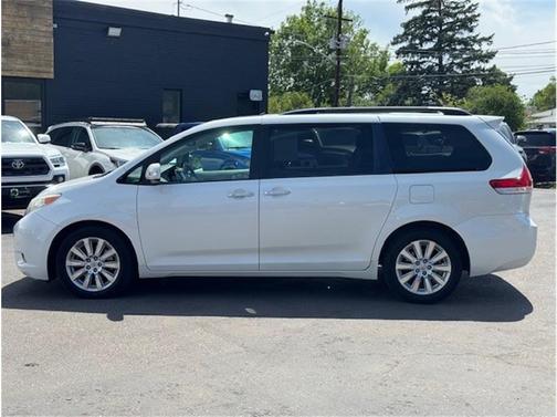 Blizzard Pearl 2014 Toyota Sienna Limited