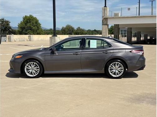 2020 Toyota Camry Hybrid XLE