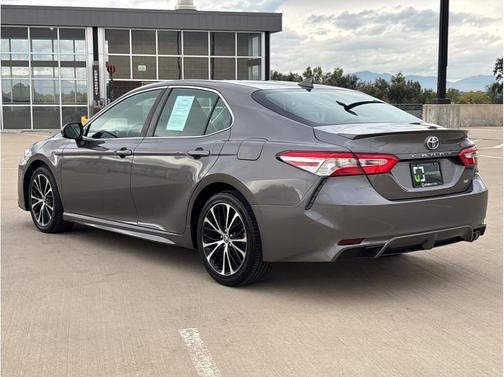 2020 Toyota Camry SE