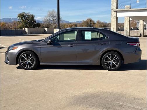2020 Toyota Camry SE