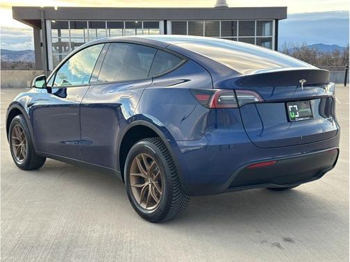 2022 Tesla Model Y Long Range Dual Motor All-Wheel Drive