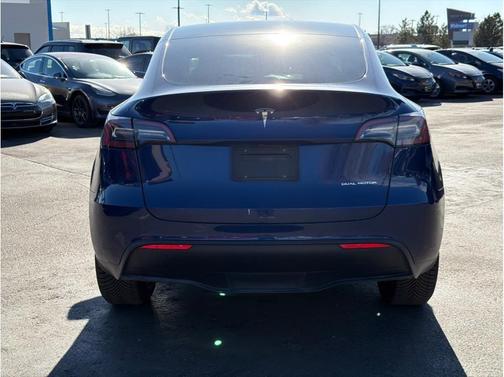 2022 Tesla Model Y Long Range Dual Motor All-Wheel Drive