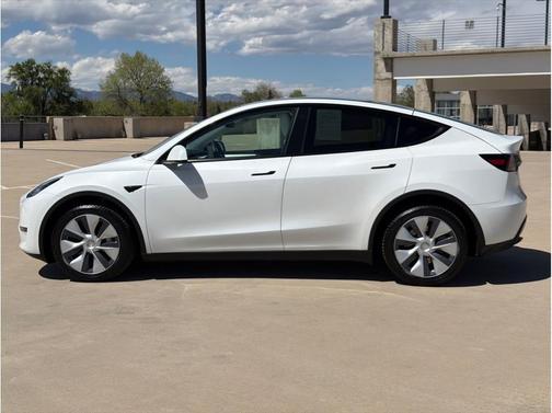 Pearl White Multi-Coat 2023 Tesla Model Y Long Range Dual Motor All-Wheel Drive