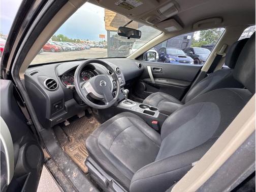 Black 2014 Nissan Rogue Select S