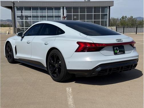 Ibis White 2022 Audi e-tron GT Prestige