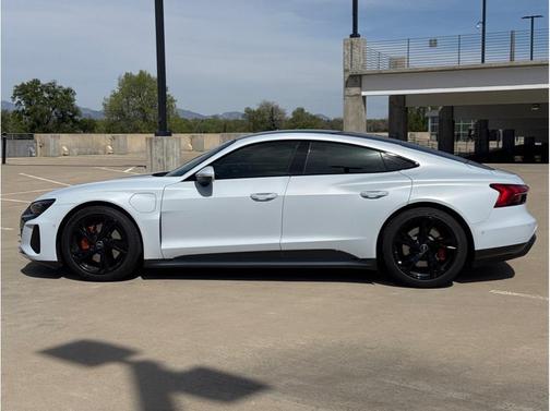 Ibis White 2022 Audi e-tron GT Prestige