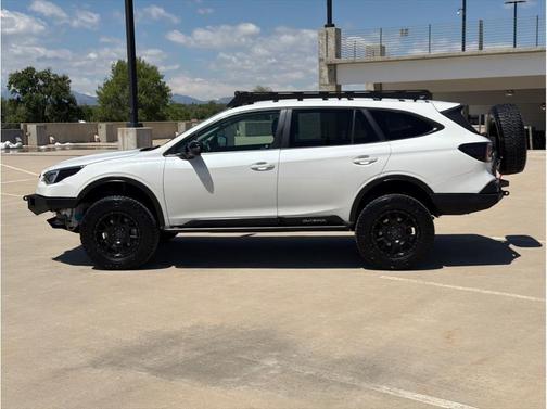 Crystal White Pearl 2021 Subaru Outback Onyx Edition XT