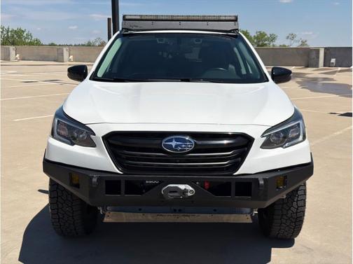 Crystal White Pearl 2021 Subaru Outback Onyx Edition XT