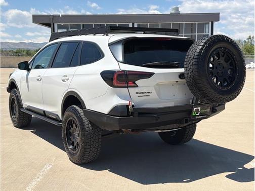 Crystal White Pearl 2021 Subaru Outback Onyx Edition XT