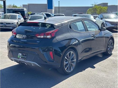 2019 Hyundai Veloster 2