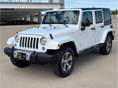 Bright White Clearcoat 2017 Jeep Wrangler Unlimited Sahara