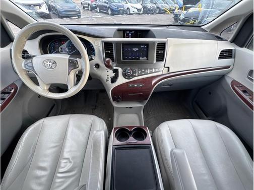 2012 Toyota Sienna XLE