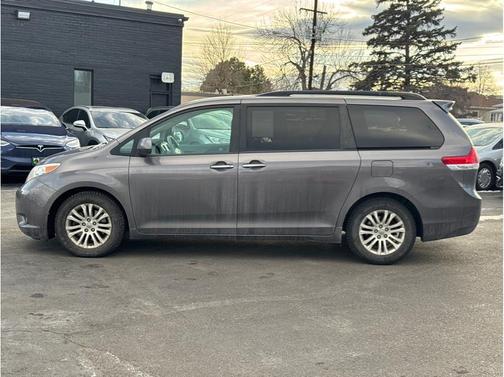 2012 Toyota Sienna XLE