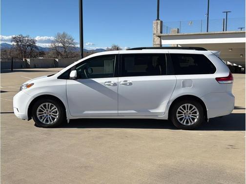 2012 Toyota Sienna XLE