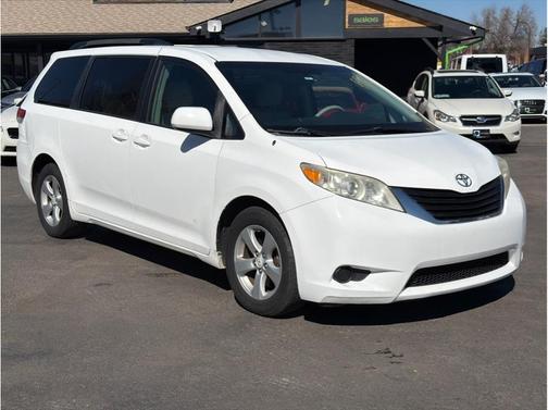 2011 Toyota Sienna LE
