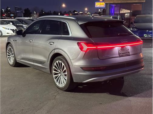 2019 Audi e-tron Premium Plus