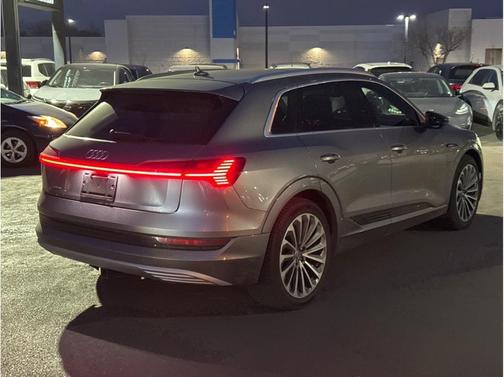 2019 Audi e-tron Premium Plus