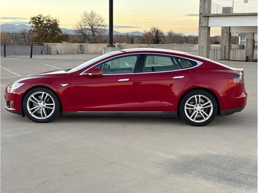 2015 Tesla Model S 85D