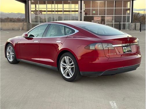 2015 Tesla Model S 85D