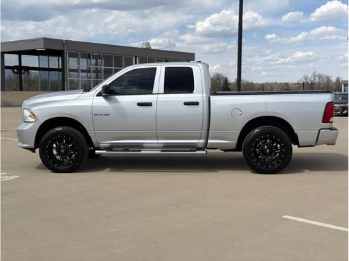 Bright Silver Metallic Clearcoat 2017 RAM 1500 Express
