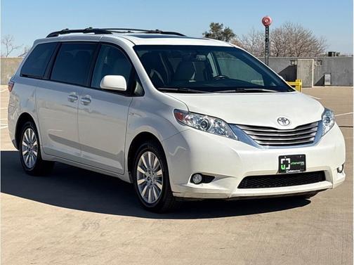 2017 Toyota Sienna XLE