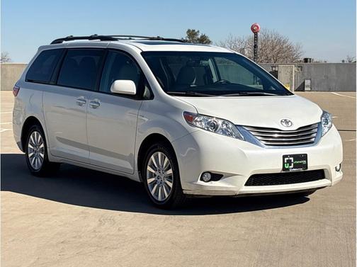 2017 Toyota Sienna XLE
