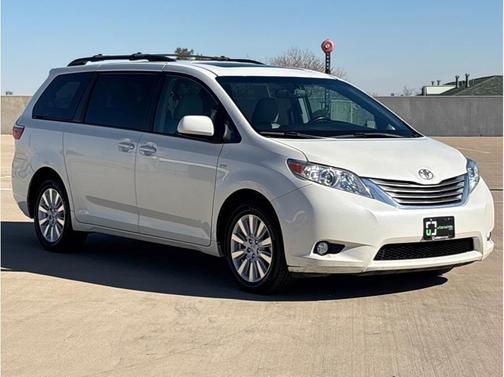 2017 Toyota Sienna XLE