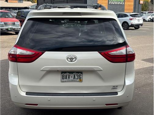 2017 Toyota Sienna XLE