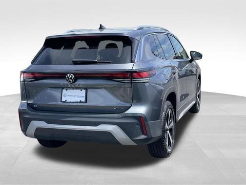 Silver Metallic 2025 Volkswagen Tiguan 2.0T SE 4MOTION
