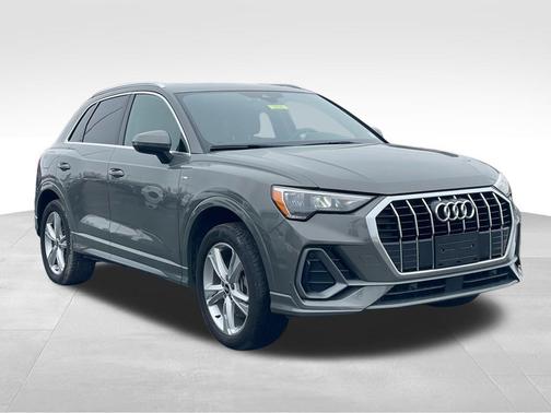 2022 Audi Q3 45 S line Premium