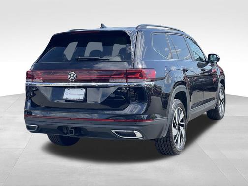 Deep Black Pearl 2026 Volkswagen Atlas 2.0T SE w/Technology 4MOTION