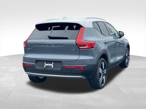 2020 Volvo XC40 T5 Momentum