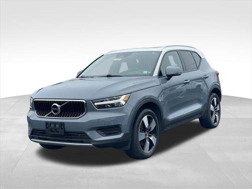 2020 Volvo XC40 T5 Momentum