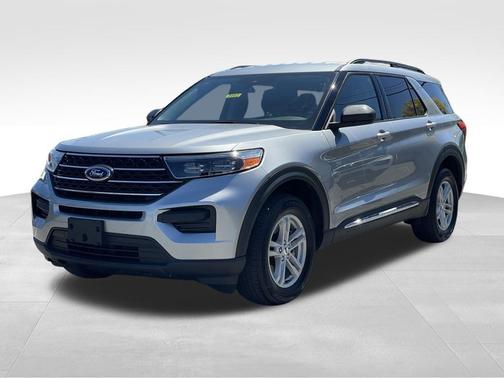 ICONIC SILVER METALLIC 2024 Ford Explorer XLT