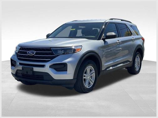 ICONIC SILVER METALLIC 2024 Ford Explorer XLT