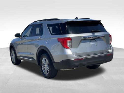 ICONIC SILVER METALLIC 2024 Ford Explorer XLT