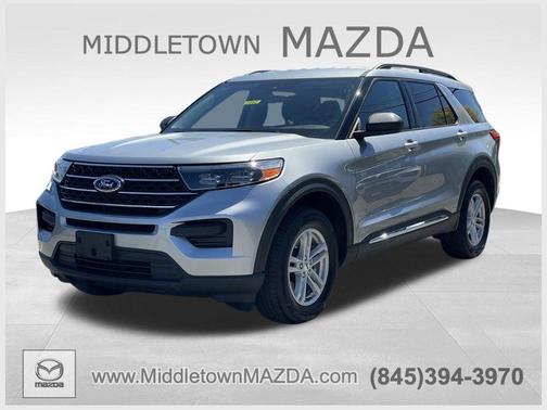 ICONIC SILVER METALLIC 2024 Ford Explorer XLT