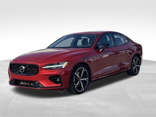 2024 Volvo S60 B5 Core Dark Theme