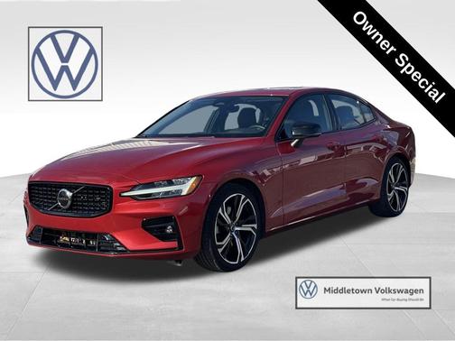 2024 Volvo S60 B5 Core Dark Theme
