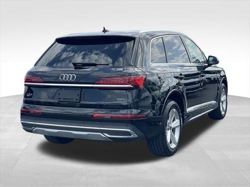 2024 Audi Q7 45 Premium Plus