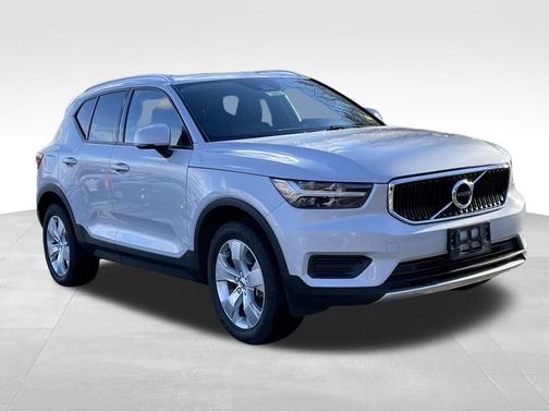 2022 Volvo XC40 T5 Momentum