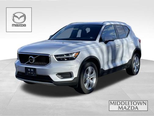 2022 Volvo XC40 T5 Momentum