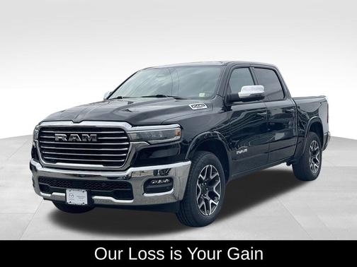 Diamond Black Crystal Pearlcoat 2025 RAM 1500 Laramie