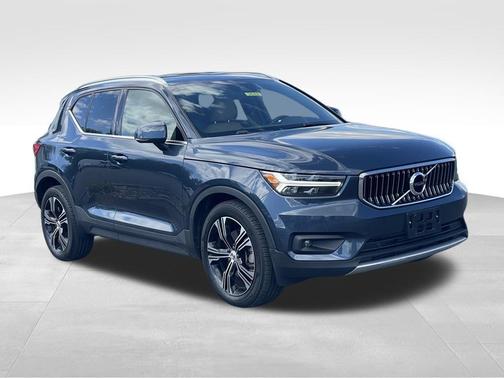 Denim Blue Metallic 2020 Volvo XC40 T5 Inscription