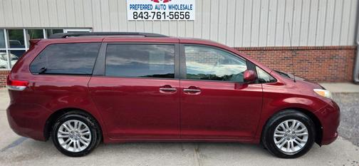 Burgundy 2014 Toyota Sienna XLE