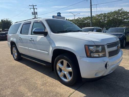 Summit White 2008 Chevrolet Suburban 1500 LTZ