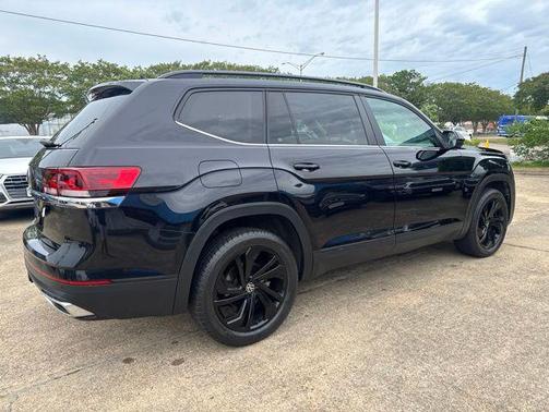 Black 2022 Volkswagen Atlas 3.6L SE w/Technology