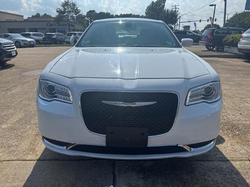 2016 Chrysler 300 Limited
